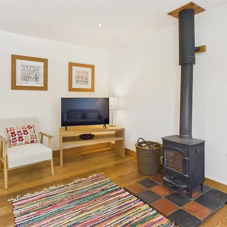 Host & - The Bothy بيت للعطل *